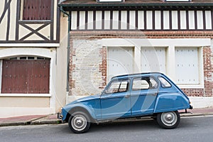 An old Citroen car