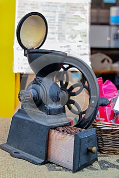 Old coffee grinder displayed at a cafe