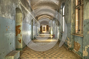 Old corridor in the Beelitz HeilstÃ¤tten