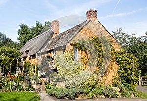 Old cotswold stone house in Ilmington