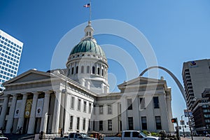 Old Courthouse & St. Louis Arch