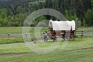Old covered wagon horizontal