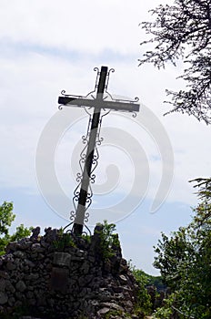 Vecchio attraverso cima della collina, Francia 