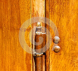 old door and ancien wood closed house hinge