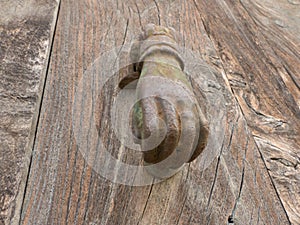 OLD DOORKNOCKER ON A WOONDER