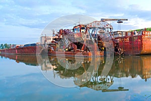 Old Dredge on Tisza