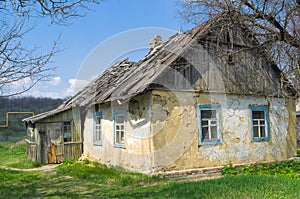 An old dying claystone house