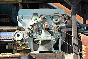 Old engine for transmitting