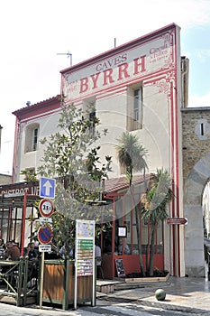 Old entrance facade of the Byrrh factory
