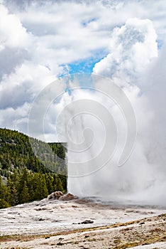 Old faithful yellowstone national park wyoming