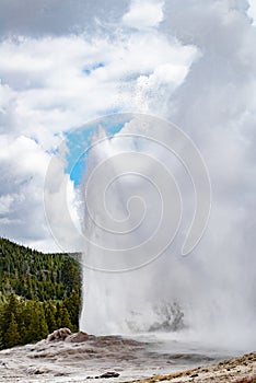 Old faithful yellowstone national park wyoming