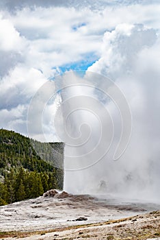 Old faithful yellowstone national park wyoming