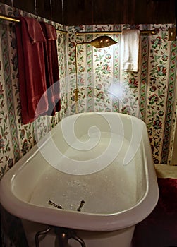 Old Fashioned Claw Tub Bubble Bath