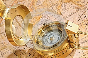 Old-fashioned compass