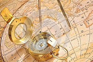 Old-fashioned compass