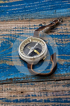 Old-fashioned compass
