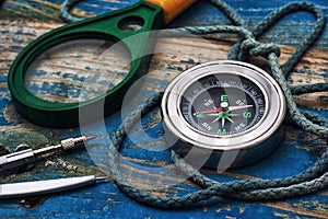 Old-fashioned compass