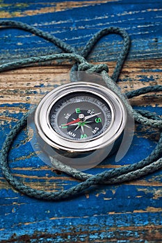 Old-fashioned compass