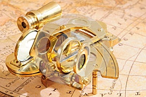 Old-fashioned navigation device