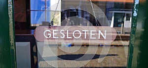 Gesloten mains closed