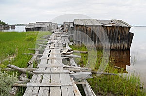 Old footway to abandoned slip docs