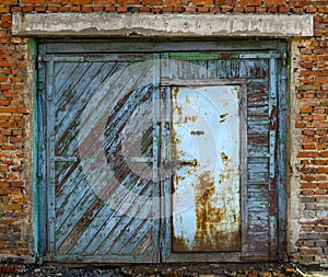 Old garage gate closed