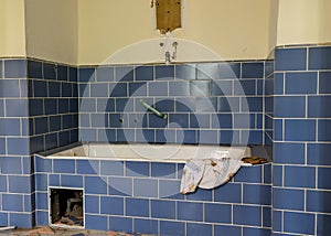 Old GDR bathroom renovation image