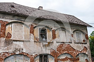 Starý dom so starou fasádou