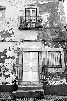 Old and chipped facade in Alcochete, Lisbon