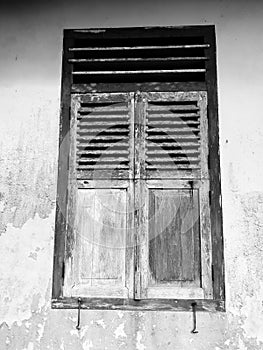 old house windows in black and white