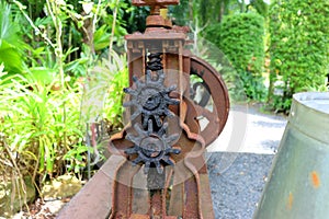 An old iron mechanism to extract juice