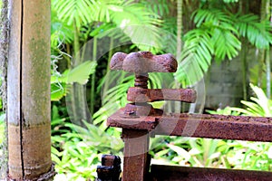 An old iron mechanism to extract juice