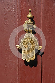 Old knocker in the shape of a hand