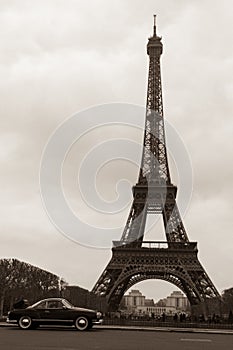 Old-looking Tour Eiffel