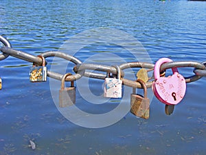 Old love will not be forgotten, hearts on the chain in river park