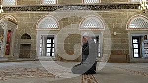 Old Man Invoke In Masjid