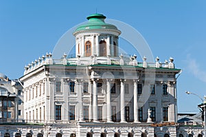 The old mansion of the 18th century - the Pashkov House. Currently, the Russian State Library in Moscow