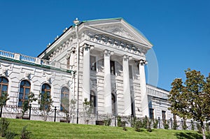 The old mansion of the 18th century - the Pashkov House. Currently, the Russian State Library in Moscow