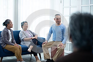 Old people's companions To unwind during the weekend, gather together for activities