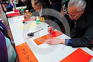 Old people writing fai chun