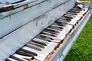 Old piano abandoned ouside