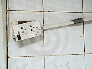 Old plug and The deterioration of the power switch makes it dangerous to use. And cause a fire