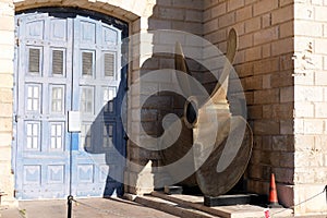 Old propeller in fornt of Maltese museum in Birgu