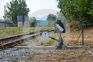 Old rail deflecting mechanism