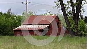 An old red barn on the edge of Creswell.