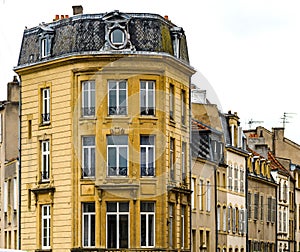 Old but renovated windows in historical part of Bruxelles