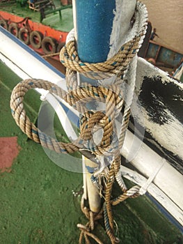 old rope on the tugboat kalimantan 7