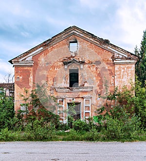 old ruined building in an abandoned park on a summer day