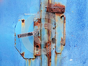 Viejo oxidado azul puerta la manija 