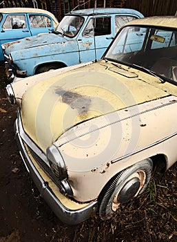 The old rusty car